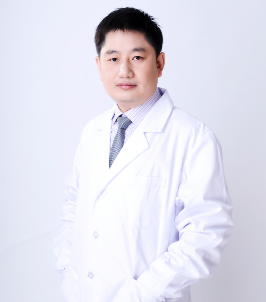 中国专业鼻整形隆鼻鼻修复专家：李信锋（案例简介价格）做鼻子怎么样？