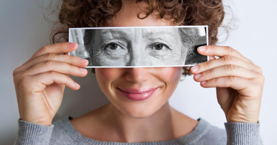 皮肤老化下垂的主要原因是什么？光老化和内因老化