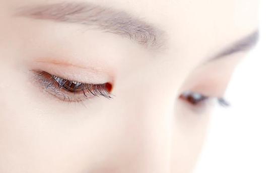 双眼皮分成哪些类型？割双眼皮手术（全切双眼皮）分为哪几种？