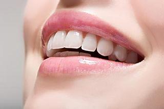 四种方法让你的牙齿变白